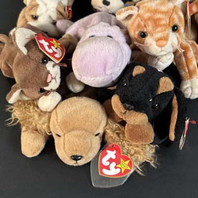 LOT 133: Large Collection of Beanie Babies (29)
