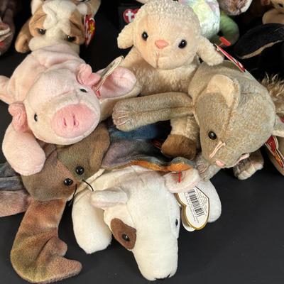LOT 133: Large Collection of Beanie Babies (29)
