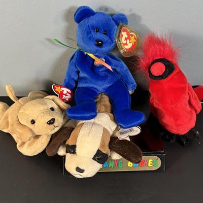 LOT 133: Large Collection of Beanie Babies (29)