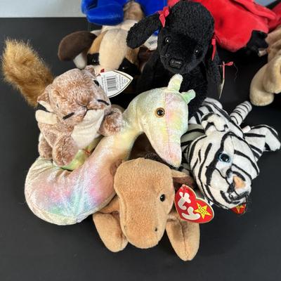 LOT 133: Large Collection of Beanie Babies (29)
