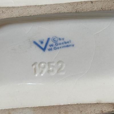 LOT 135: Vintage Goebel Flight Out of Egypt Nativity Figurine & Reglious Items