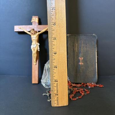 LOT 135: Vintage Goebel Flight Out of Egypt Nativity Figurine & Reglious Items