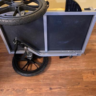 LOT 145: Retrospec Rolling Rover Pet Bike Trailer