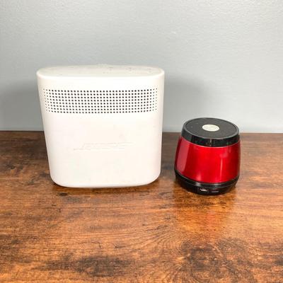 LOT 147: Wireless Speaker Collection - Bose SoundLink, HMDX and Wood Kaiisa
