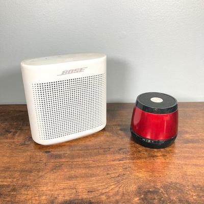 LOT 147: Wireless Speaker Collection - Bose SoundLink, HMDX and Wood Kaiisa