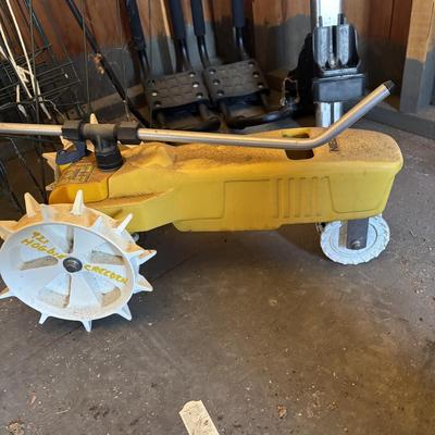 LOT 157: Shed Cleanout: Round-up Backpack Sprayer, Kayak/Canoe Roof Rack, Traveling Lawn Sprinkler