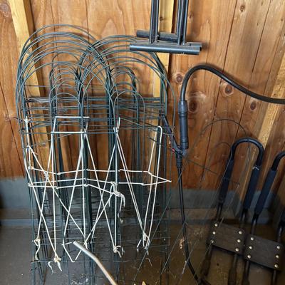 LOT 157: Shed Cleanout: Round-up Backpack Sprayer, Kayak/Canoe Roof Rack, Traveling Lawn Sprinkler