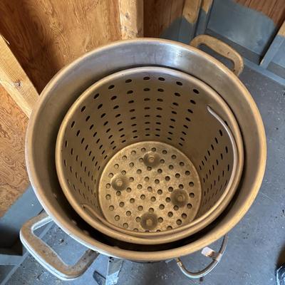 LOT 159: Bayou Classica Outdoor Cooker