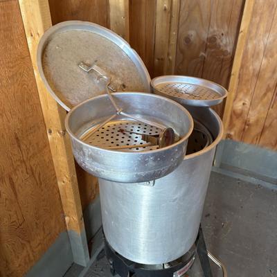 LOT 159: Bayou Classica Outdoor Cooker