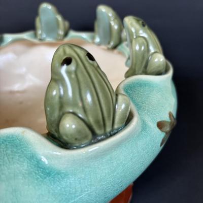 LOT 163: Vintage Ceramic Frog Planter