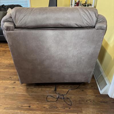 LOT 164: Power Recliner