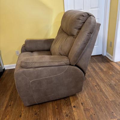 LOT 164: Power Recliner