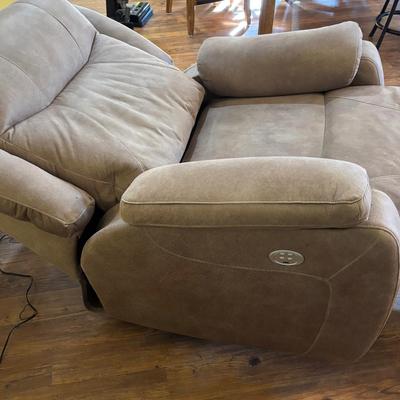LOT 164: Power Recliner