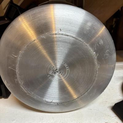 LOT 172: Basement Finds Kitchen Appliances: Crock Pot, All-Clad Roasting Pan, T-Fal Oti Grill, Cuisinart Coffee Pot, Excalibur Food...