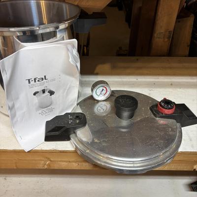 LOT 172: Basement Finds Kitchen Appliances: Crock Pot, All-Clad Roasting Pan, T-Fal Oti Grill, Cuisinart Coffee Pot, Excalibur Food...