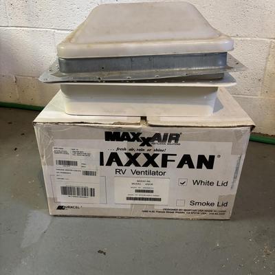 LOT 177: Used Maxx Fan & Maxx Air Vent Cover