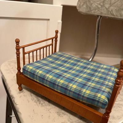 Doll bed