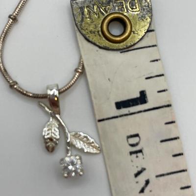 925 flower pendant with clear stone and 925 chain