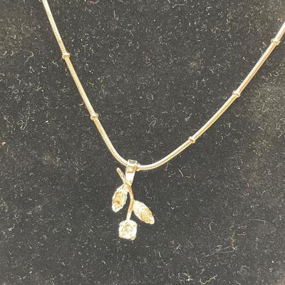 925 flower pendant with clear stone and 925 chain
