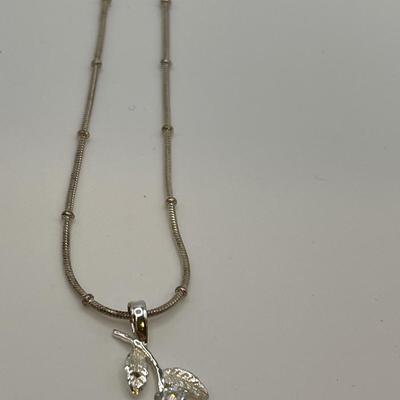 925 flower pendant with clear stone and 925 chain