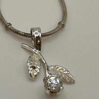 925 flower pendant with clear stone and 925 chain