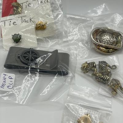 Men’s jewelry and military pins