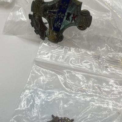 Men’s jewelry and military pins