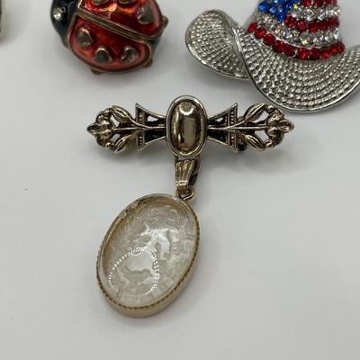 Nice selection of vintage pins