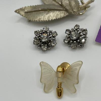 Nice selection of vintage pins