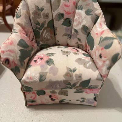 Doll chair