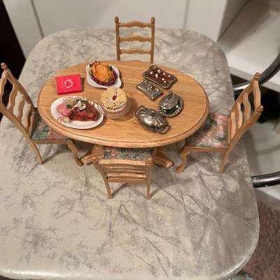 Doll dining table