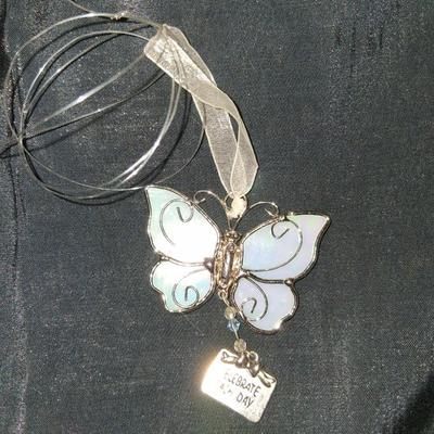 Sale Photo Thumbnail #4: Beautiful Slag Glass with Blues, Purples & Pinks as it spins. Silver tone wire work accents this beautiful piece with a dangle plaque that reads "Celebrate Each Day" Excellent like New Condition