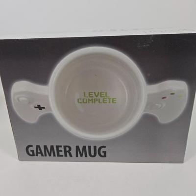 LOT 35: Wrenchware Knobby Tread Rubberized Tire Bowl, Spencer Gifts' 1996 Christmas Expo in Reno Budweiser Mug, Gamer Bowl &...