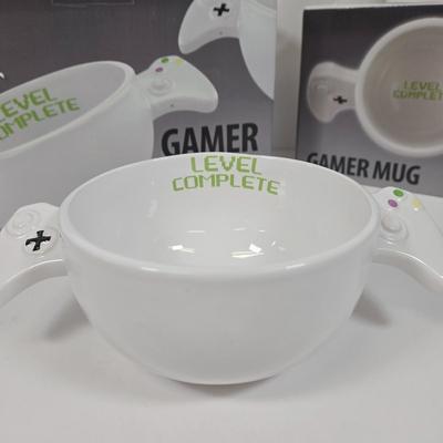 LOT 35: Wrenchware Knobby Tread Rubberized Tire Bowl, Spencer Gifts' 1996 Christmas Expo in Reno Budweiser Mug, Gamer Bowl &...