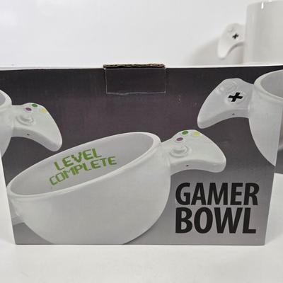 LOT 35: Wrenchware Knobby Tread Rubberized Tire Bowl, Spencer Gifts' 1996 Christmas Expo in Reno Budweiser Mug, Gamer Bowl &...