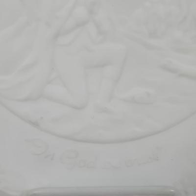 LOT 37: Multiple Family Crests, 3 Fenton Bicentennial Commemorative Plates, Miniature Liberty Bell, Pictorial History of the Great Civil...