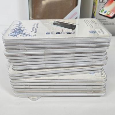 LOT 39: Notebook Travel Surge Protecter, Tech and Go Braided Earphones, Soleus Running Watch, Dashboard Phone Mount, Multiple Screen...