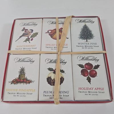 LOT 86: Gemmy Animated Musical Lowrider Car with Santa and Reindeer, Son Ai Santa Claus Cartoon Car Christmas Retro Vintage Toy in Box,...