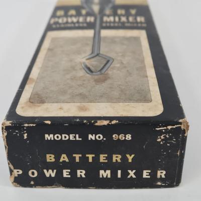 LOT 94: Regina Atlas Marcato Pasta Maker, Ekco Miracle 2-in-1 French Fry Cutter, Vintage 1975*Hirco Rosette And Patty Shell, and Vintage...