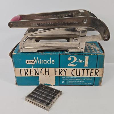 LOT 94: Regina Atlas Marcato Pasta Maker, Ekco Miracle 2-in-1 French Fry Cutter, Vintage 1975*Hirco Rosette And Patty Shell, and Vintage...