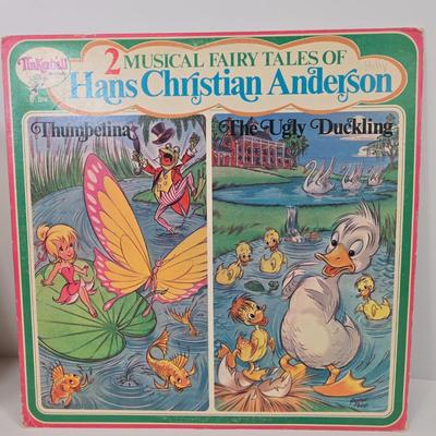 LOT 102: Vintage Power Tronic Solid State Phonograph and Multiple Children's Albums