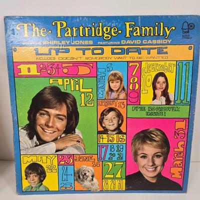 LOT 102: Vintage Power Tronic Solid State Phonograph and Multiple Children's Albums