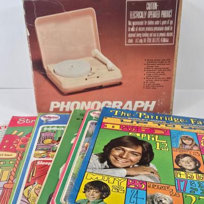 LOT 102: Vintage Power Tronic Solid State Phonograph and Multiple Children's Albums