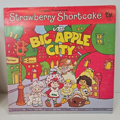 LOT 102: Vintage Power Tronic Solid State Phonograph and Multiple Children's Albums