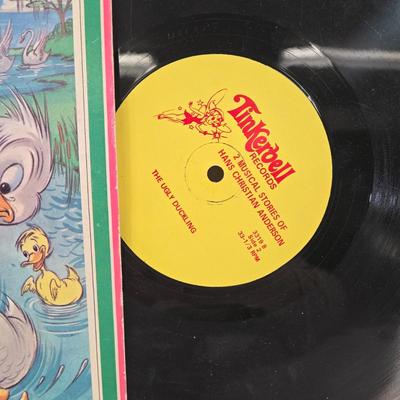 LOT 102: Vintage Power Tronic Solid State Phonograph and Multiple Children's Albums