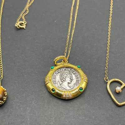 1/20 12gf chains with tiger eye, real pearl and Goddess of fortune pendants