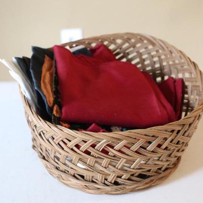 Sale Photo Thumbnail #40: Basket with cloth napkins
