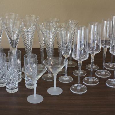 Sale Photo Thumbnail #85: Assorted glassware bundle