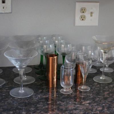 Sale Photo Thumbnail #94: Glassware bundle