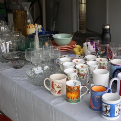 Sale Photo Thumbnail #99: Mixed Glassware and kitchenware bundle